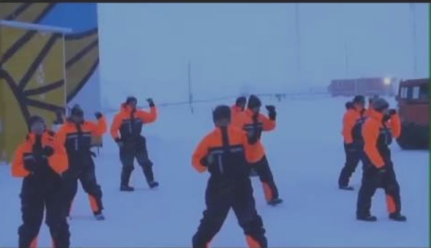 Hacen una coreografía en Antártida pidiendo que los  llamen