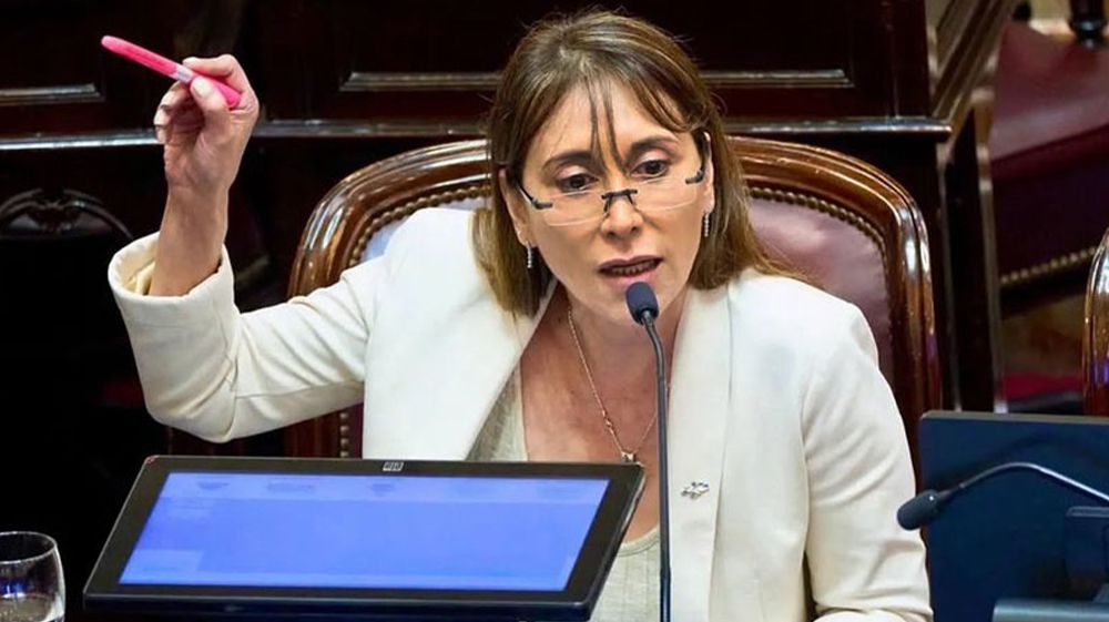 López exige que Francos vuelva al Senado 