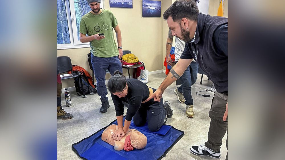 Defensa Civil brindó una nueva capacitación en RCP y uso de DEA