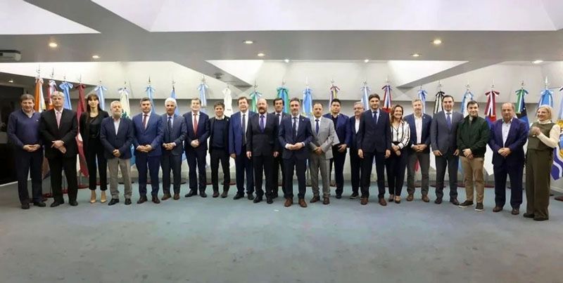 Gobernadores se unen contra el Gobierno para cambiar la coparticipación