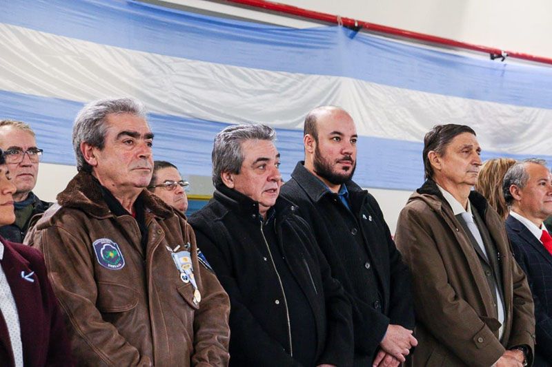 Funcionarios municipales acompañaron el acto del Día de la Independencia