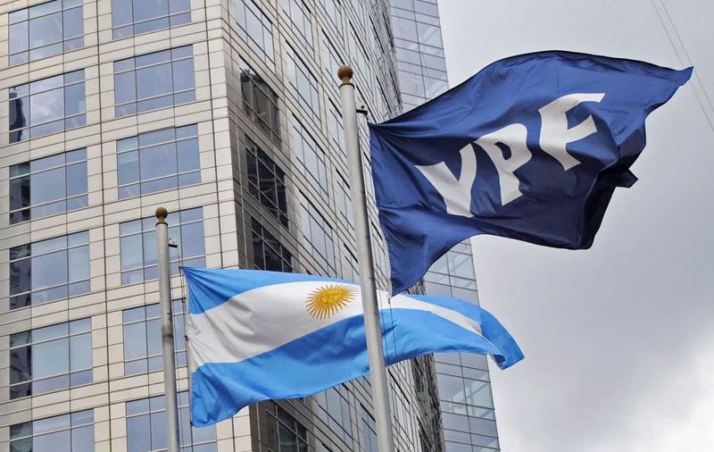 Presentan escritos para suspender el fallo contra YPF