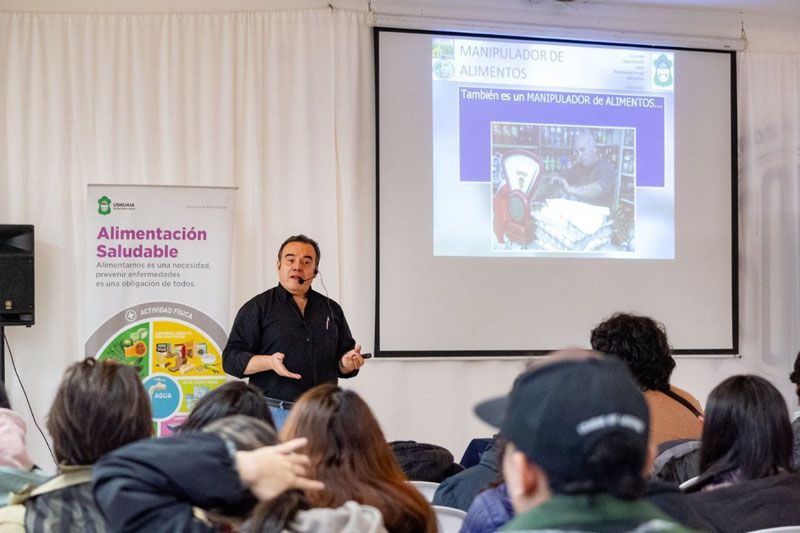 Más de 140 vecinos participan en el curso de Manipulación de Alimentos