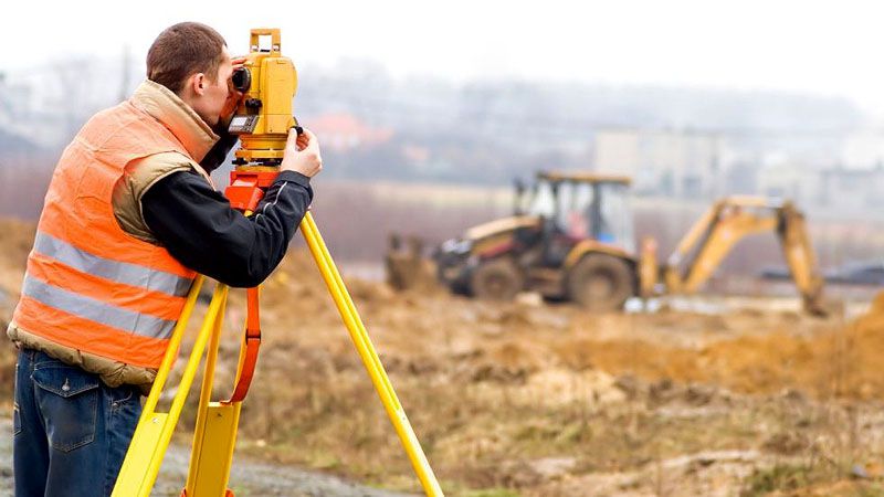 Capacitación en nivelación topográfica