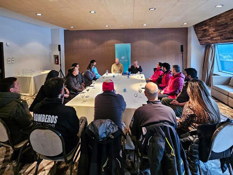 La Comisión de Auxilio de Ushuaia recibirá equipamiento por parte de Arakur