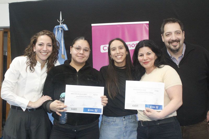 Más de 60 vecinas recibieron certificados de ‘Mujeres en Marcha’