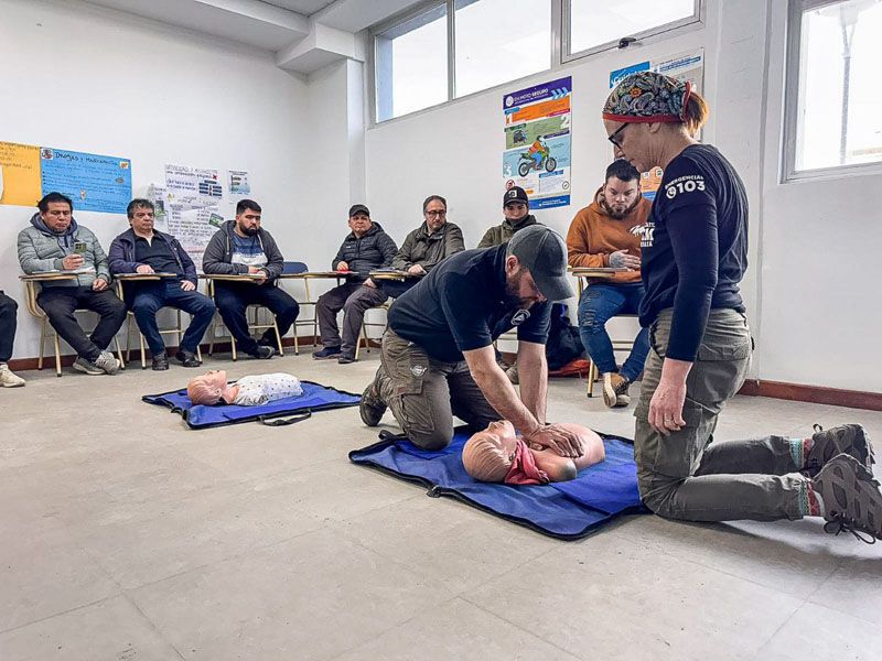 Defensa Civil municipal capacita en RCP a conductores profesionales