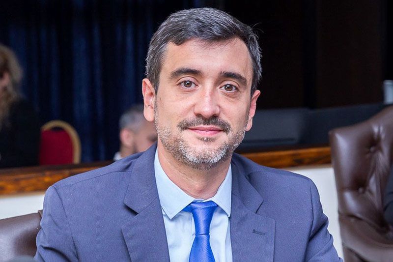 Coto puntualizó en la confrontación de modelos