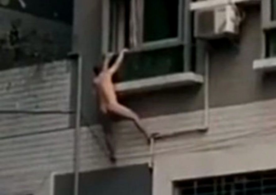 Un amante huye desnudo y finge haber sido secuestrado