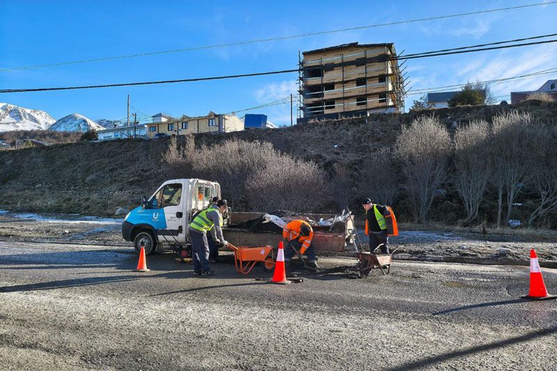 Continúan los trabajos de bacheo en Ushuaia