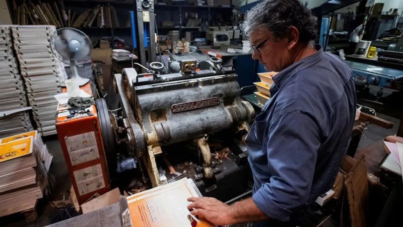 Sin crédito, con caída del empleo y riesgo de crisis similar a 2001