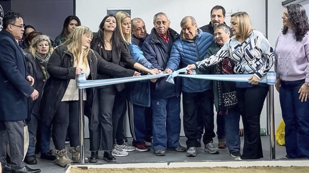 La Municipalidad inauguró la primera cancha de tejo techada