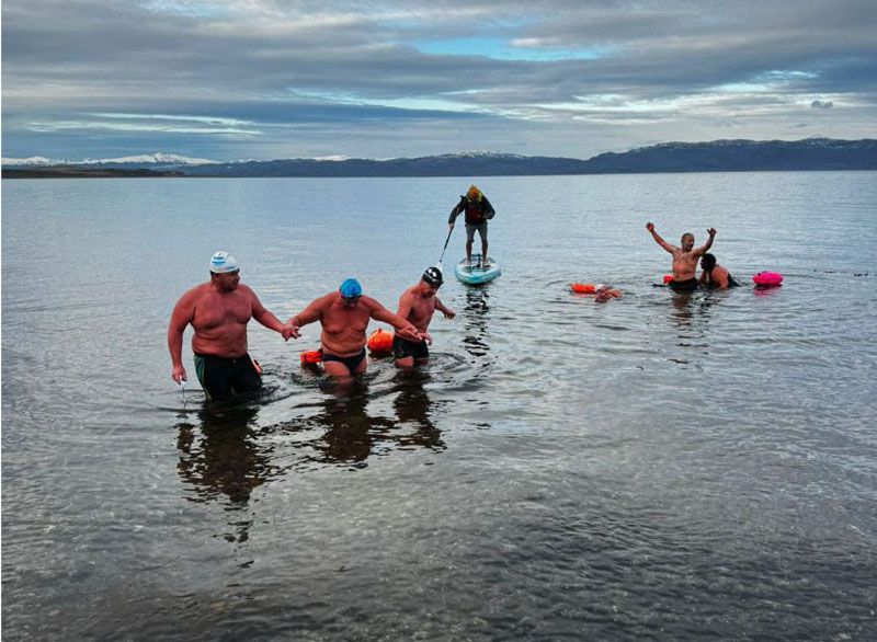 Cada vez más gente se anima a nadar en el Beagle