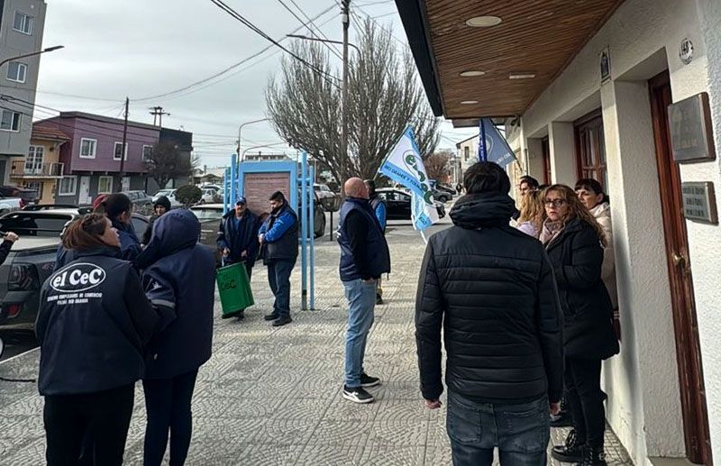 Siete empleados cesanteados