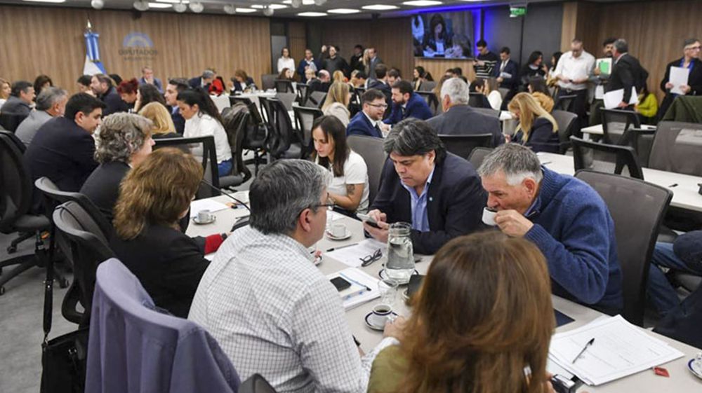 La oposición avanzó con el dictamen para interpelar a Karina Milei