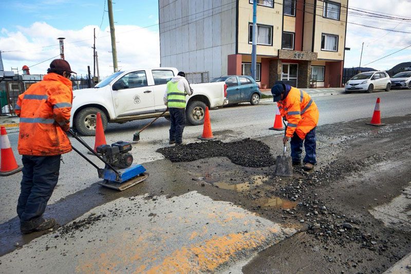 Continúan los trabajos de bacheo 