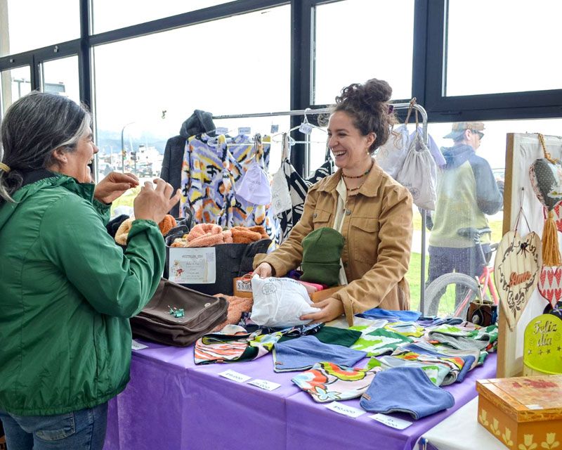 Cientos de vecinos pasaron por el Mercado Concentrador 