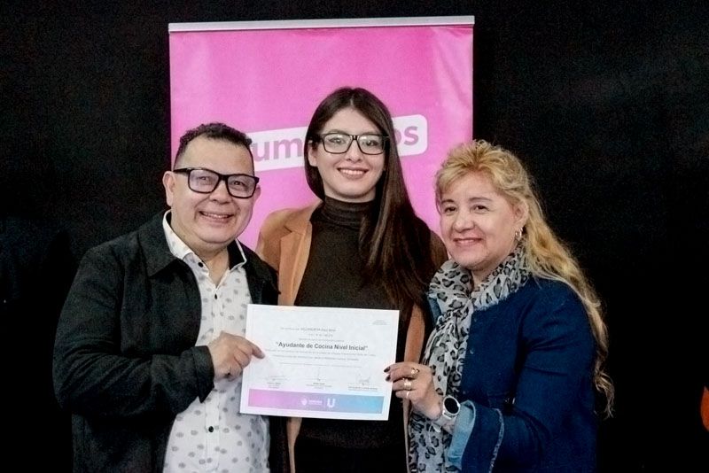 Continúa la entrega de certificados de Cursos de Formación Laboral