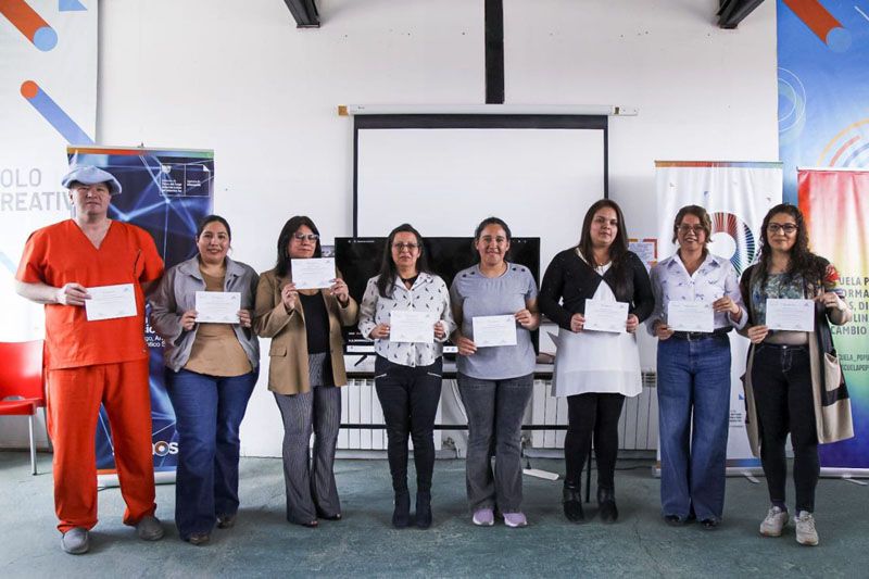 Certificación para 8 egresados