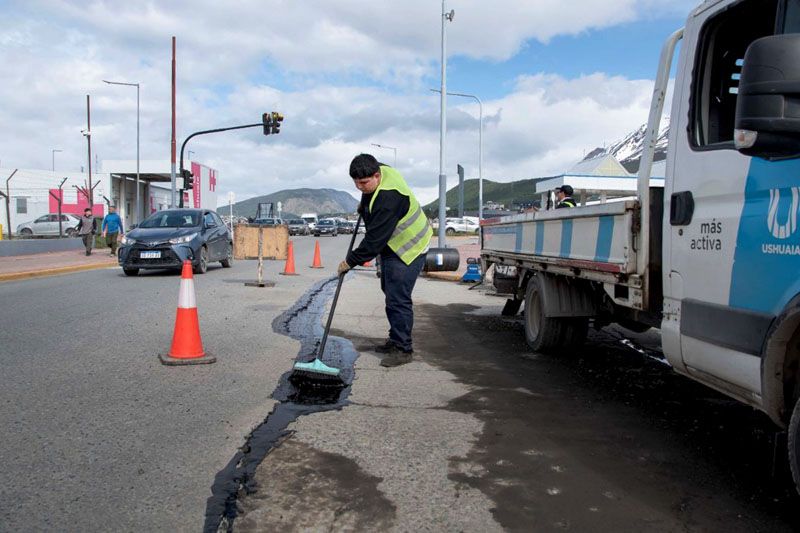 Avanzan los trabajos de bacheo en distintos puntos de la ciudad
