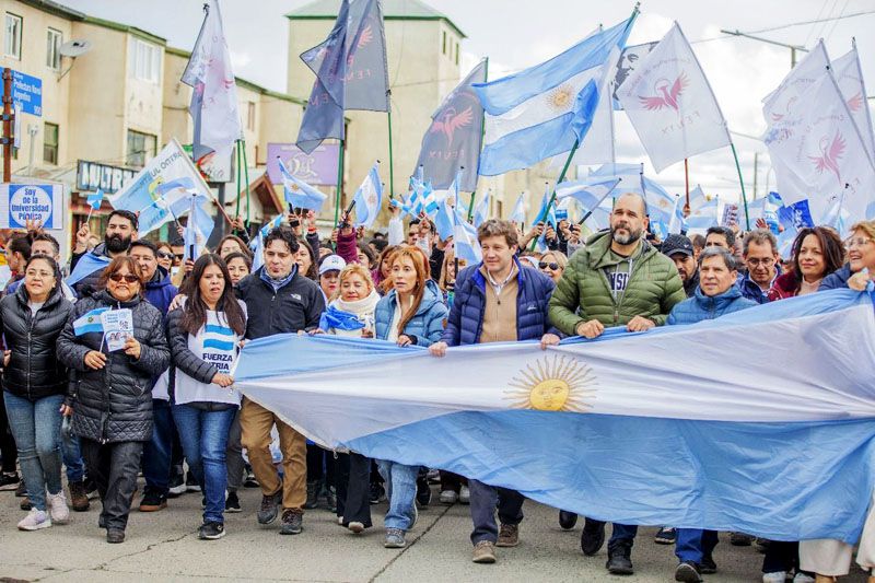Masivo cierre de campaña de Fuerza Patria