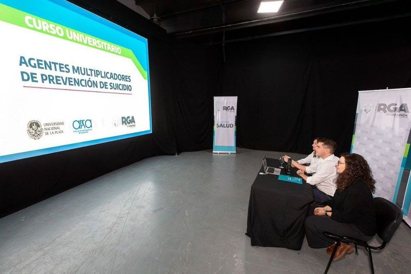 Río Grande capacita a comunicadores en la prevención del suicidio