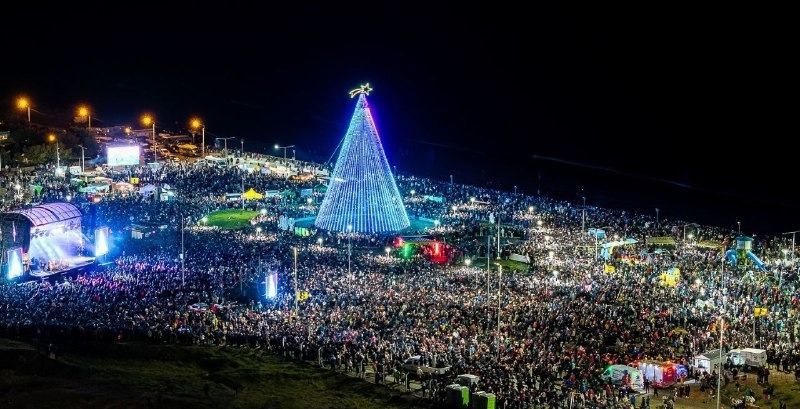 Río Grande enciende el árbol navideño más grande del país 