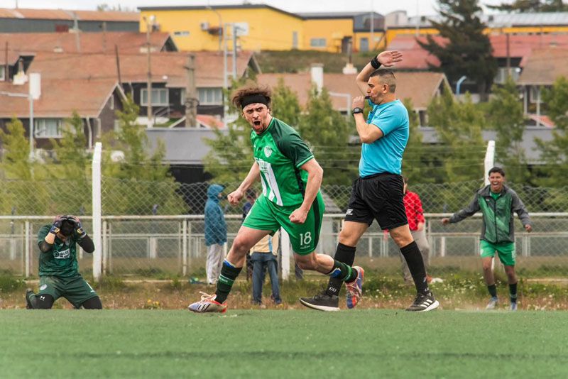 Camioneros eliminó a Bancruz y sigue en carrera