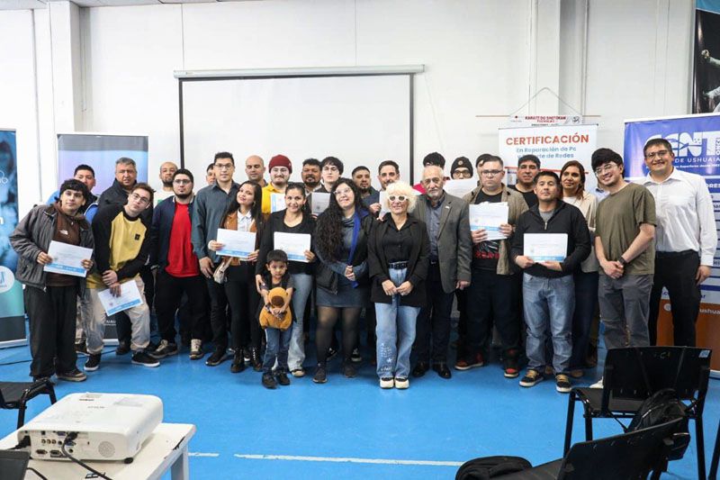 La Municipalidad distinguió a vecinos que se capacitaron en oficios 