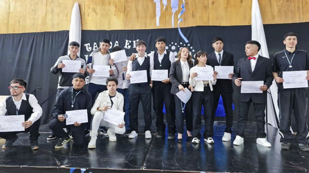 Primeros bachilleres de Educación Profesional 