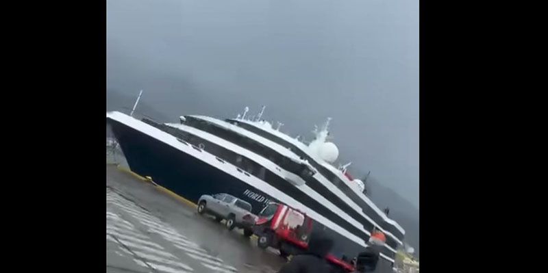 El World Voyager se soltó por el viento y colisionó con el Viking Octantis