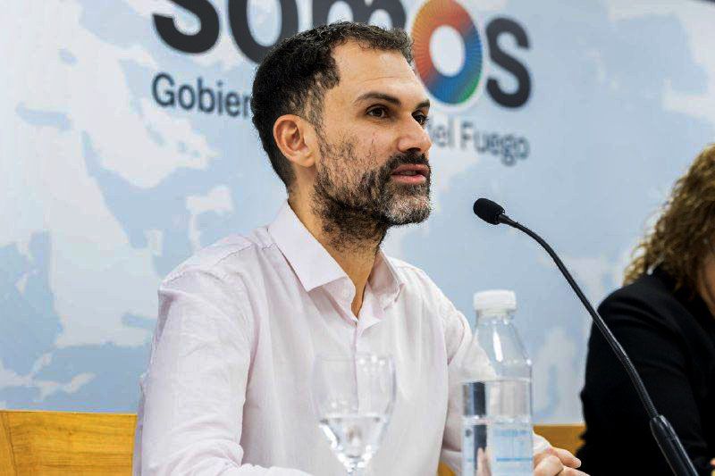 “Pese a la caída de recursos sostuvimos programas y salarios”