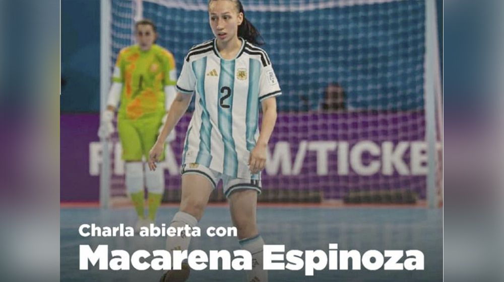 Maca Espinoza brinda una charla abierta