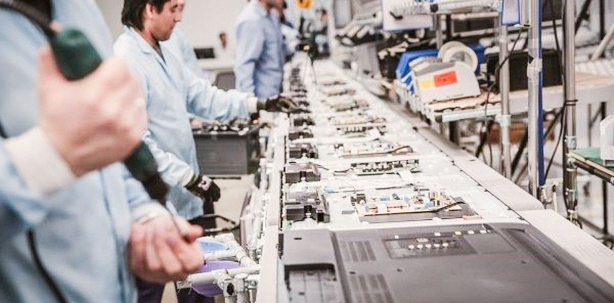 Celulares más baratos, menos trabajo fueguino: el precio oculto del arancel cero