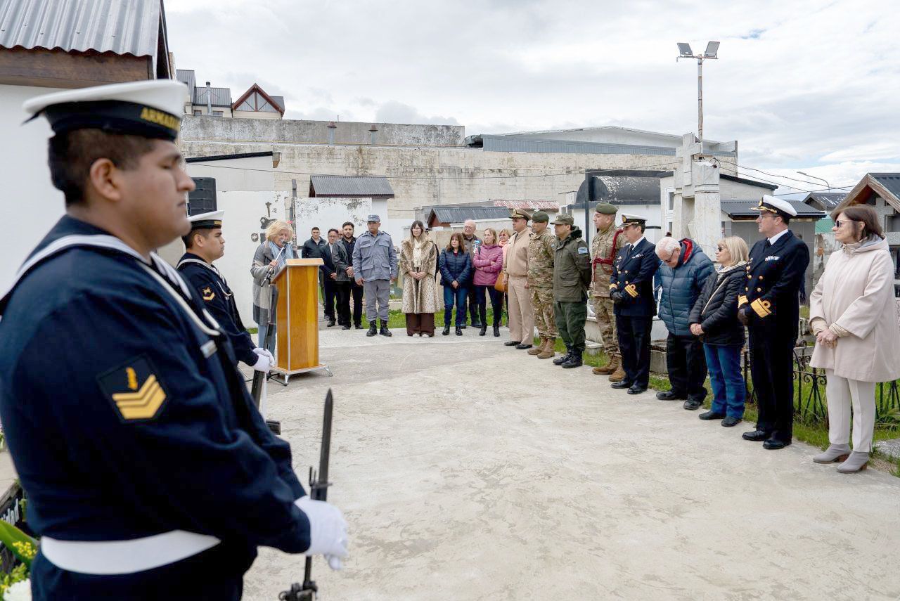 Homenaje a Ernesto Manuel Campos