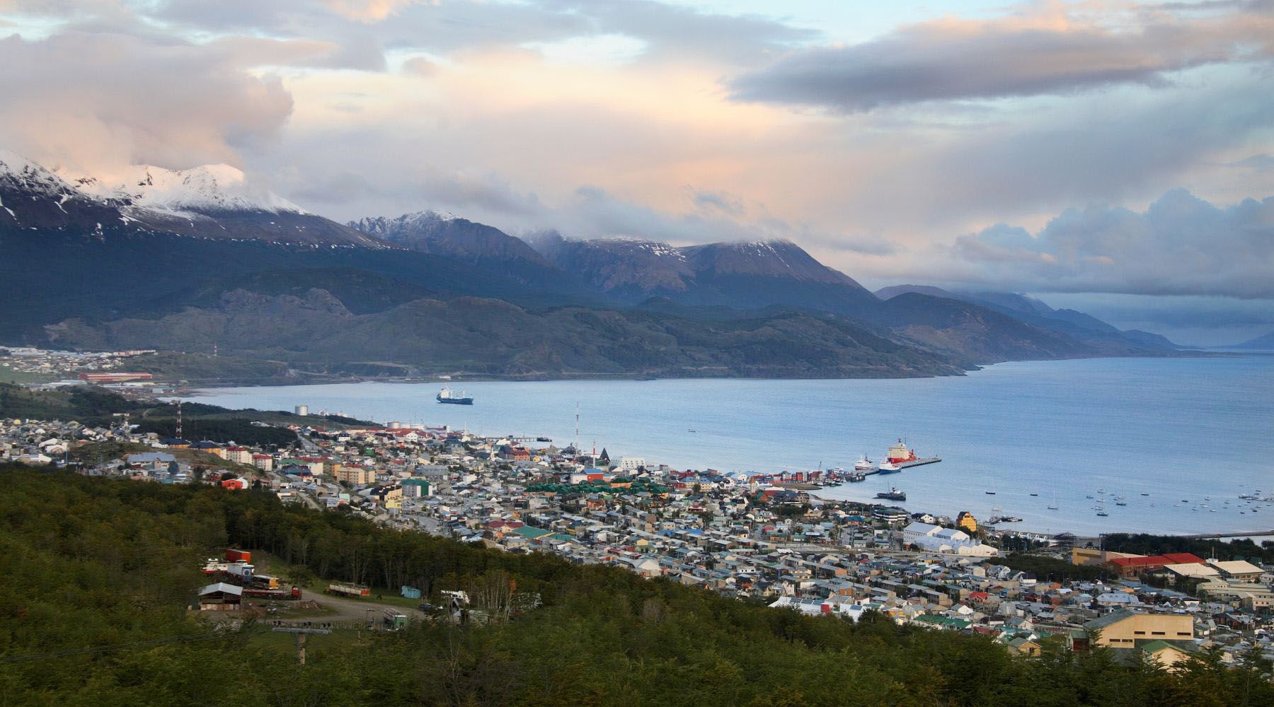 Pronostican lluvias leves y mejora hacia el domingo