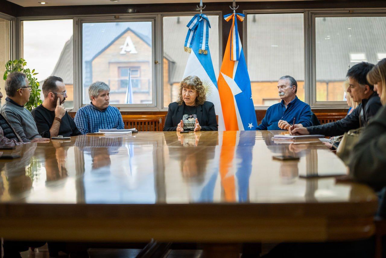 Gobierno y cámaras acordaron sostener la operatividad del Puerto 