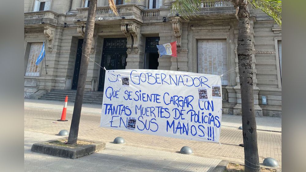 En Santa Fe pasan a disponibilidad a 20 policías