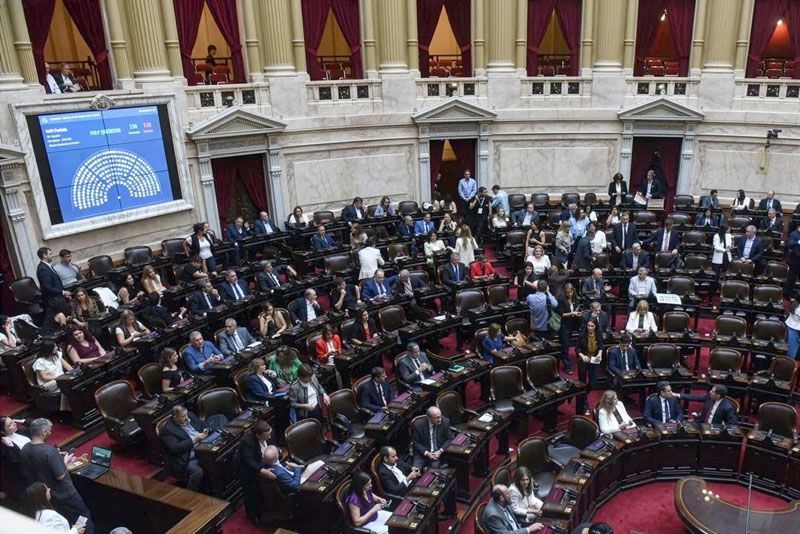 Firman dictamen en Diputados con cambios al artículo 44