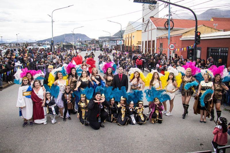 Molina: “Nos llena de orgullo ver la gran convocatoria del Carnaval”
