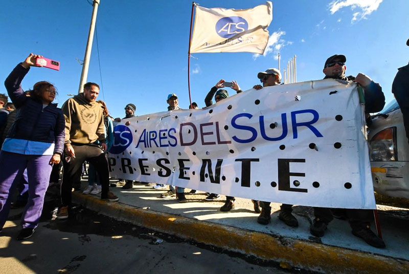 Toma y suspensiones agravan la crisis fabril en Río Grande