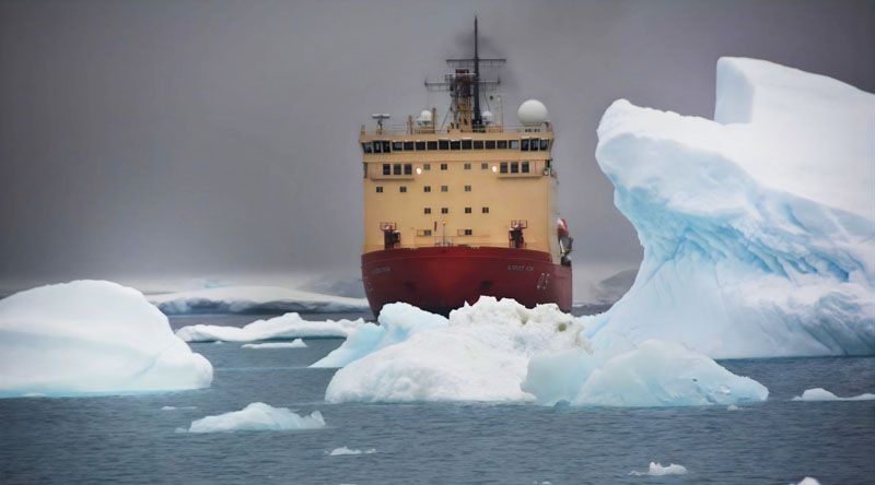 El Irízar reabasteció tres bases en la Antártida