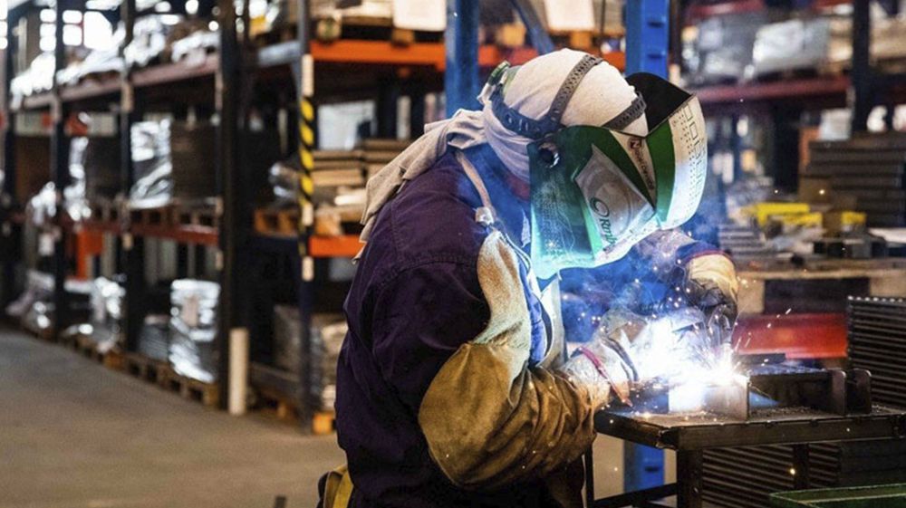 Estiman que la producción industrial cayó 4,4% interanual 