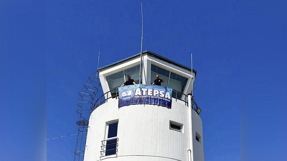 Habrá vuelos por acuerdo con los controladores