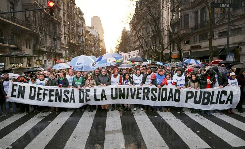 Docentes universitarios proponen parar por tiempo indeterminado 