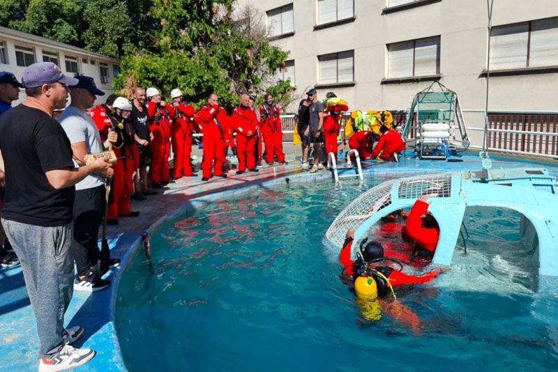 Entrenamiento de escape de helicóptero sumergido