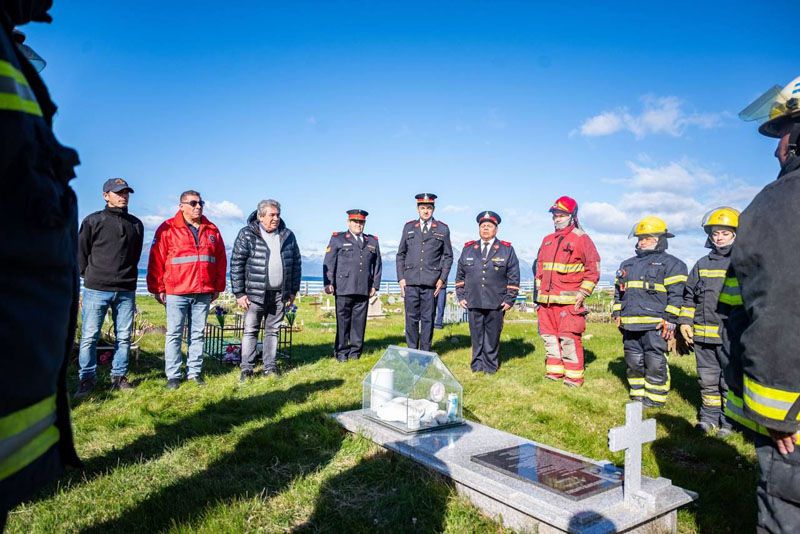 Becerra acompañó los homenajes al bombero Diego Sánchez 