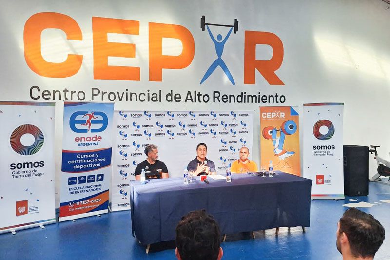 Acuerdo para fortalecer la capacitación deportiva en la provincia