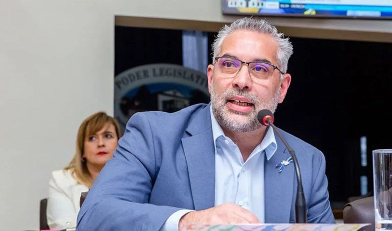 Lapadula destacó el repudio al golpe y cuestionó la postura libertaria