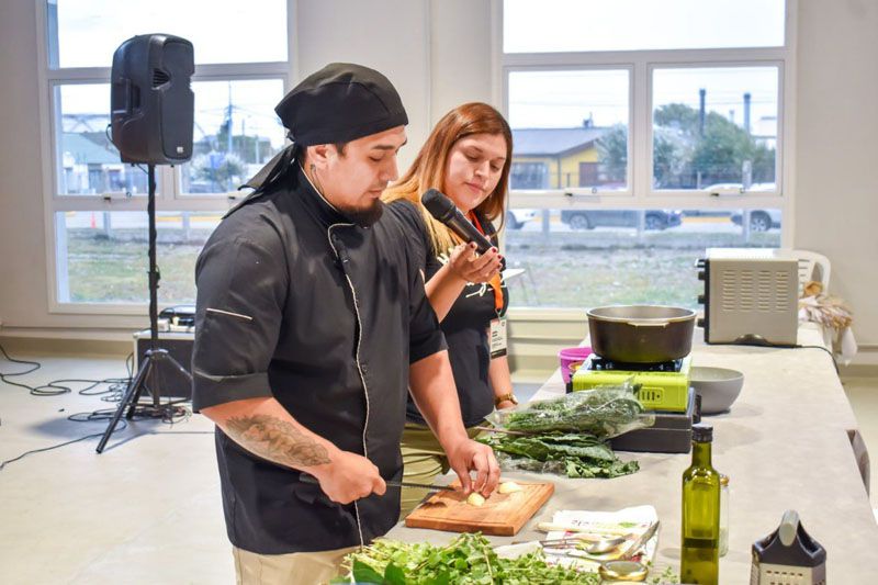 La feria “Productores del Fin del Mundo” volvió a convocar a vecinos en Río Grande